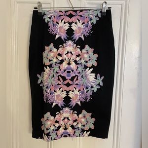 Black skirt pencil skirt with floral details, size 2